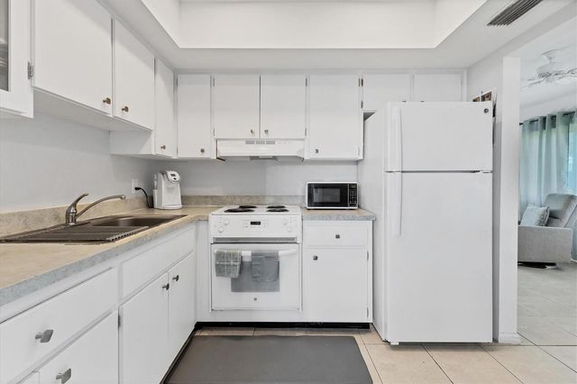1815 ROXANE WAY 65, Sarasota, FL 34235