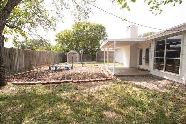 2020 Saint Charles Dr, Portland, TX 78374
