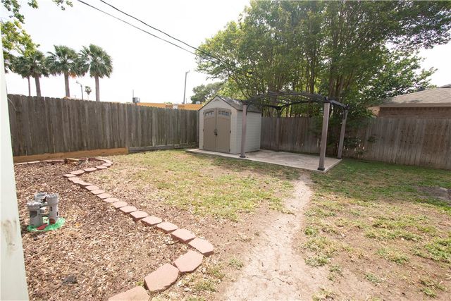 2020 Saint Charles Dr, Portland, TX 78374