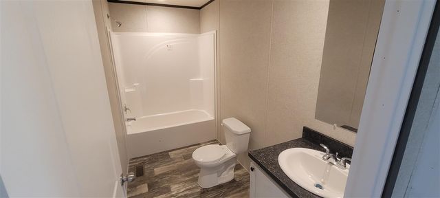 5556 W Lake Boulevard, Hart, MI 49420