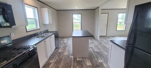 5556 W Lake Boulevard, Hart, MI 49420