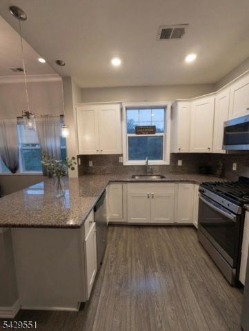 5 W River Styx Rd u-301 301, Hopatcong Boro, NJ 07843