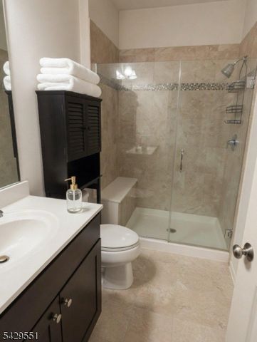 5 W River Styx Rd u-301 301, Hopatcong Boro, NJ 07843