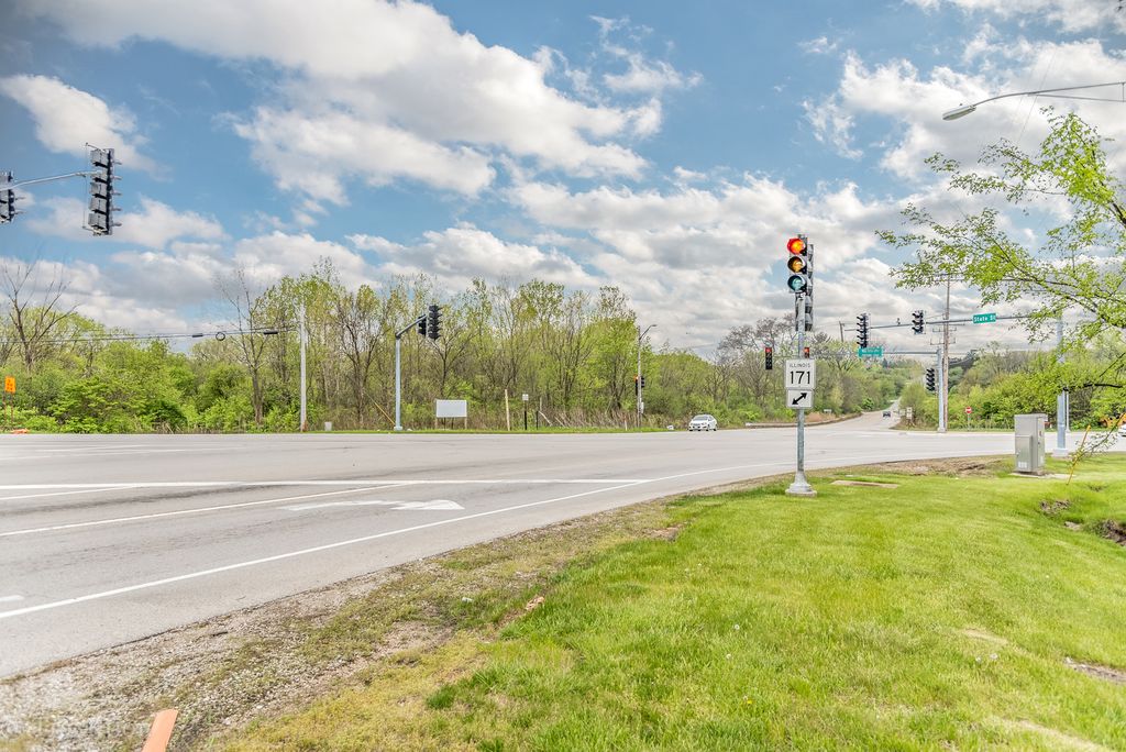 Image 5 of property listing at 1365 STATE Street, Lemont, IL 60439