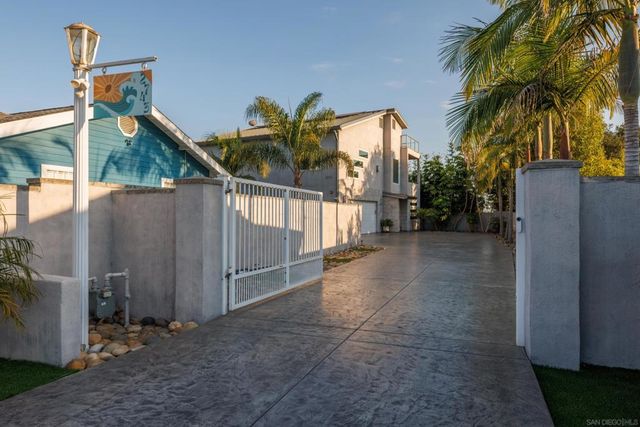 2743 Mesa Dr, Oceanside, CA 92054