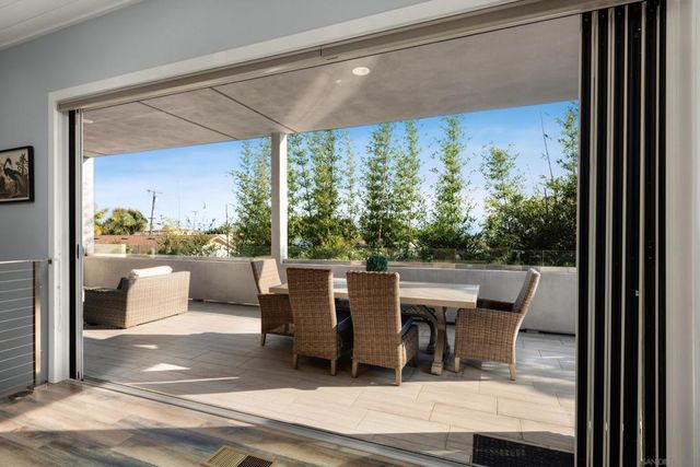2743 Mesa Dr, Oceanside, CA 92054