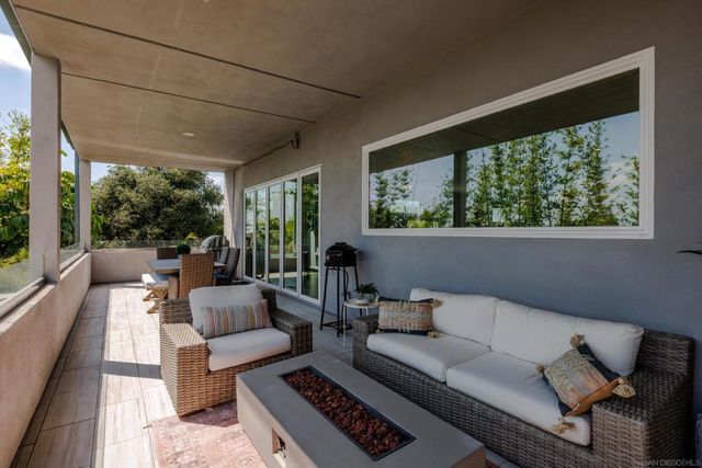 2743 Mesa Dr, Oceanside, CA 92054