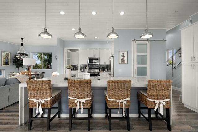 2743 Mesa Dr, Oceanside, CA 92054