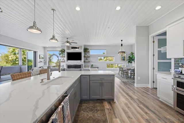 2743 Mesa Dr, Oceanside, CA 92054