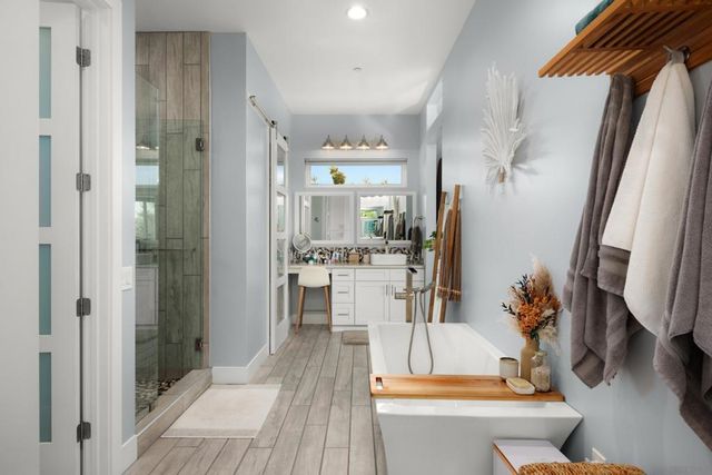 2743 Mesa Dr, Oceanside, CA 92054