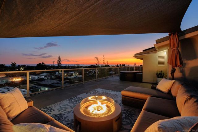 2743 Mesa Dr, Oceanside, CA 92054