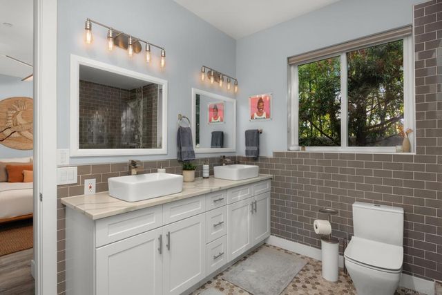 2743 Mesa Dr, Oceanside, CA 92054