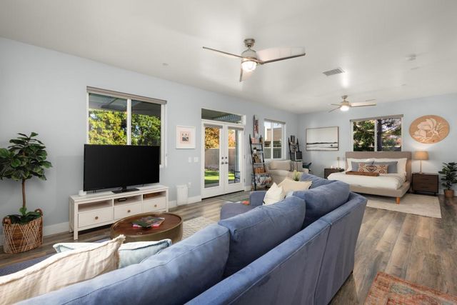 2743 Mesa Dr, Oceanside, CA 92054