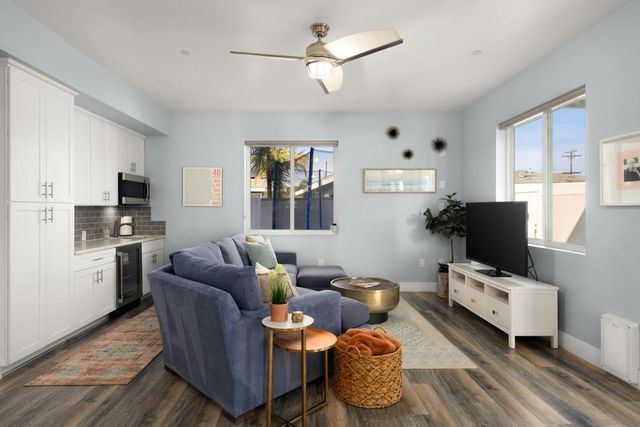 2743 Mesa Dr, Oceanside, CA 92054