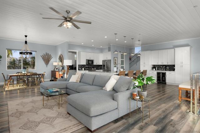 2743 Mesa Dr, Oceanside, CA 92054