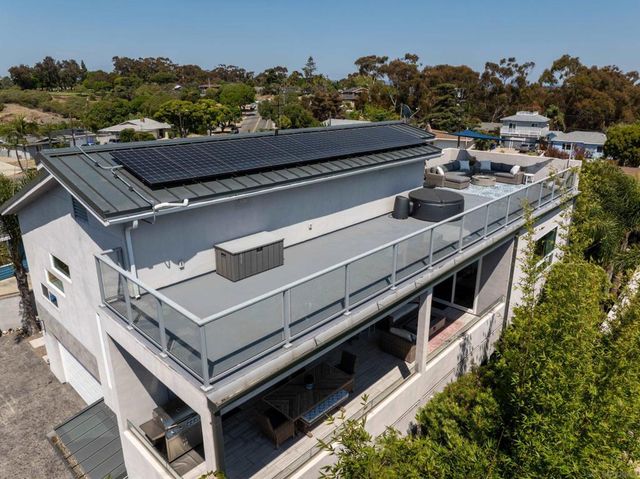 2743 Mesa Dr, Oceanside, CA 92054