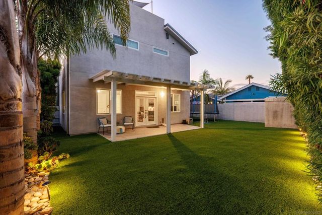 2743 Mesa Dr, Oceanside, CA 92054