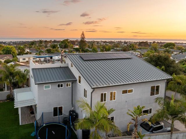 2743 Mesa Dr, Oceanside, CA 92054