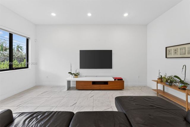 8267 SW 120th Ter, Miami, FL 33156