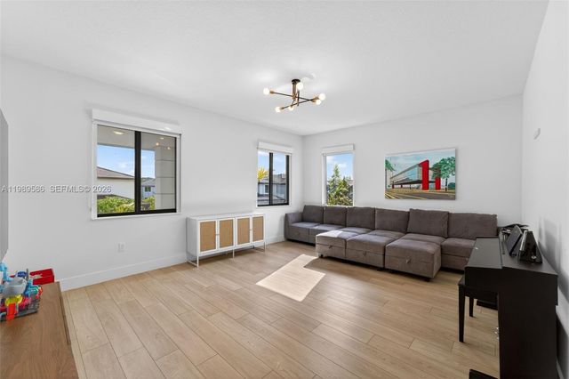 8267 SW 120th Ter, Miami, FL 33156