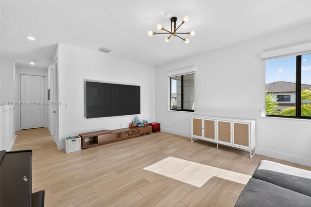 8267 SW 120th Ter, Miami, FL 33156