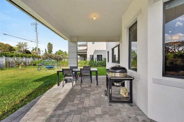 8267 SW 120th Ter, Miami, FL 33156