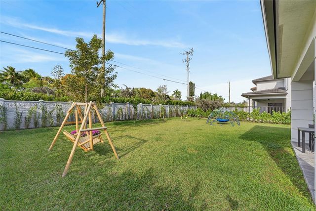 8267 SW 120th Ter, Miami, FL 33156