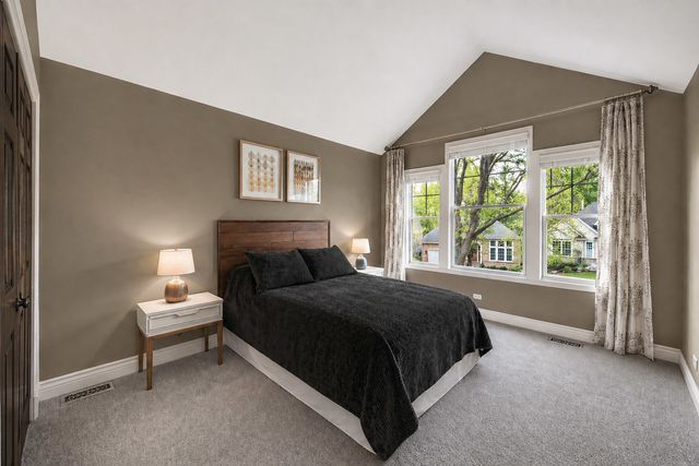 807 Viewpointe Drive, St. Charles, IL 60174