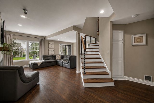 807 Viewpointe Drive, St. Charles, IL 60174
