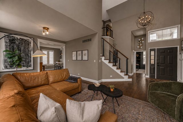 807 Viewpointe Drive, St. Charles, IL 60174