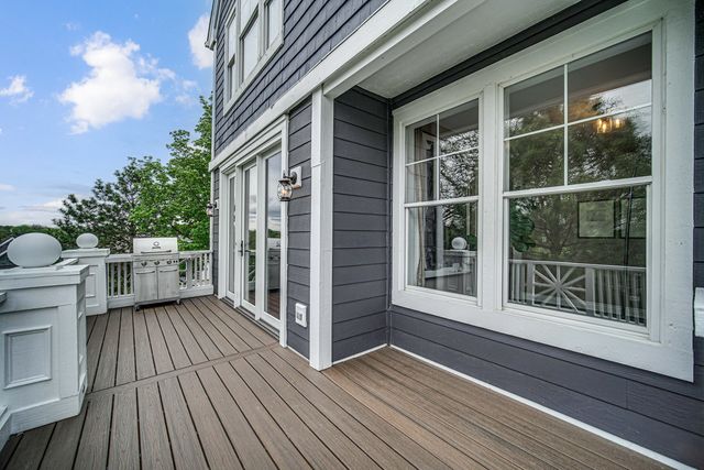 807 Viewpointe Drive, St. Charles, IL 60174