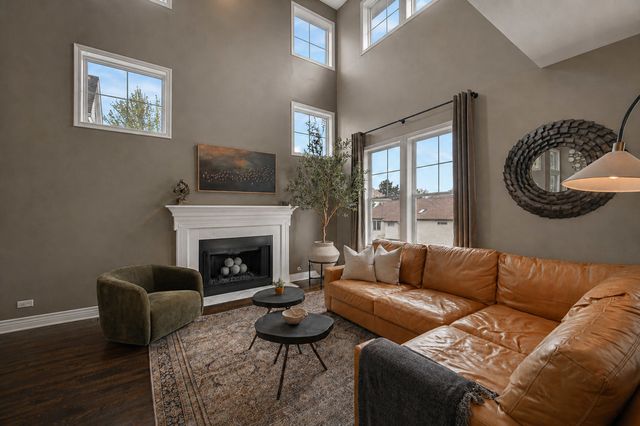 807 Viewpointe Drive, St. Charles, IL 60174