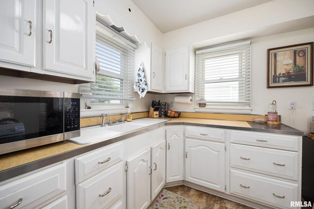 2921 W KENWOOD Avenue, West Peoria, IL 61604