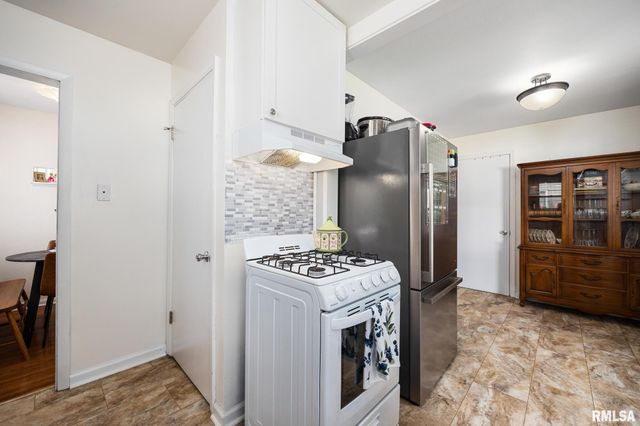 2921 W KENWOOD Avenue, West Peoria, IL 61604
