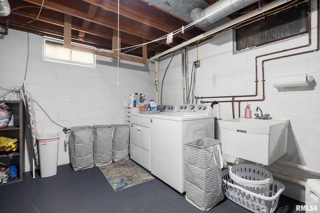 2921 W KENWOOD Avenue, West Peoria, IL 61604