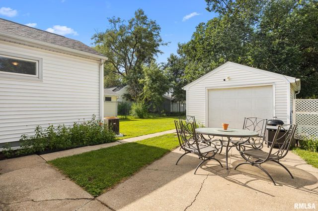 2921 W KENWOOD Avenue, West Peoria, IL 61604