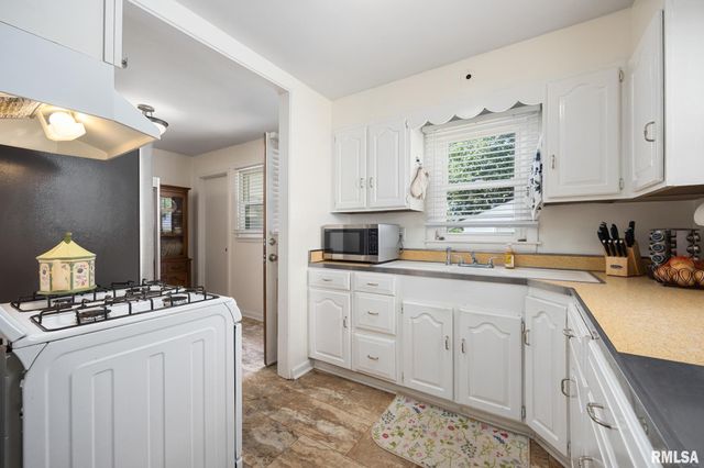 2921 W KENWOOD Avenue, West Peoria, IL 61604