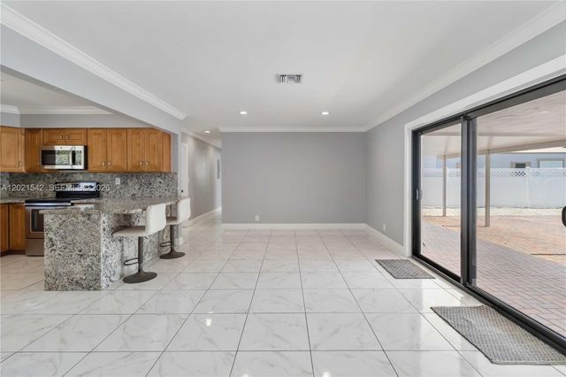 913 SW 49th Ave, Plantation, FL 33317