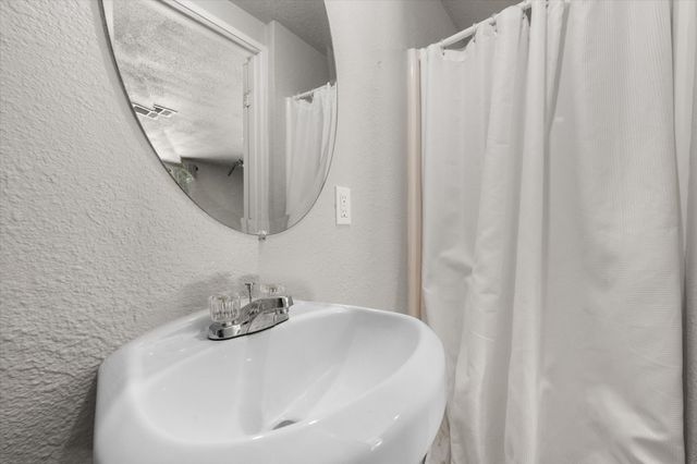 555 W Main Street, Lancaster, TX 75146