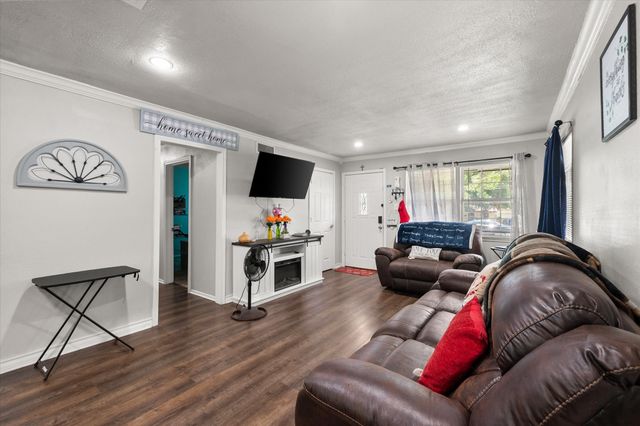 555 W Main Street, Lancaster, TX 75146