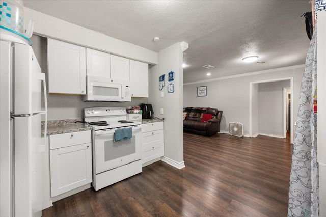 555 W Main Street, Lancaster, TX 75146
