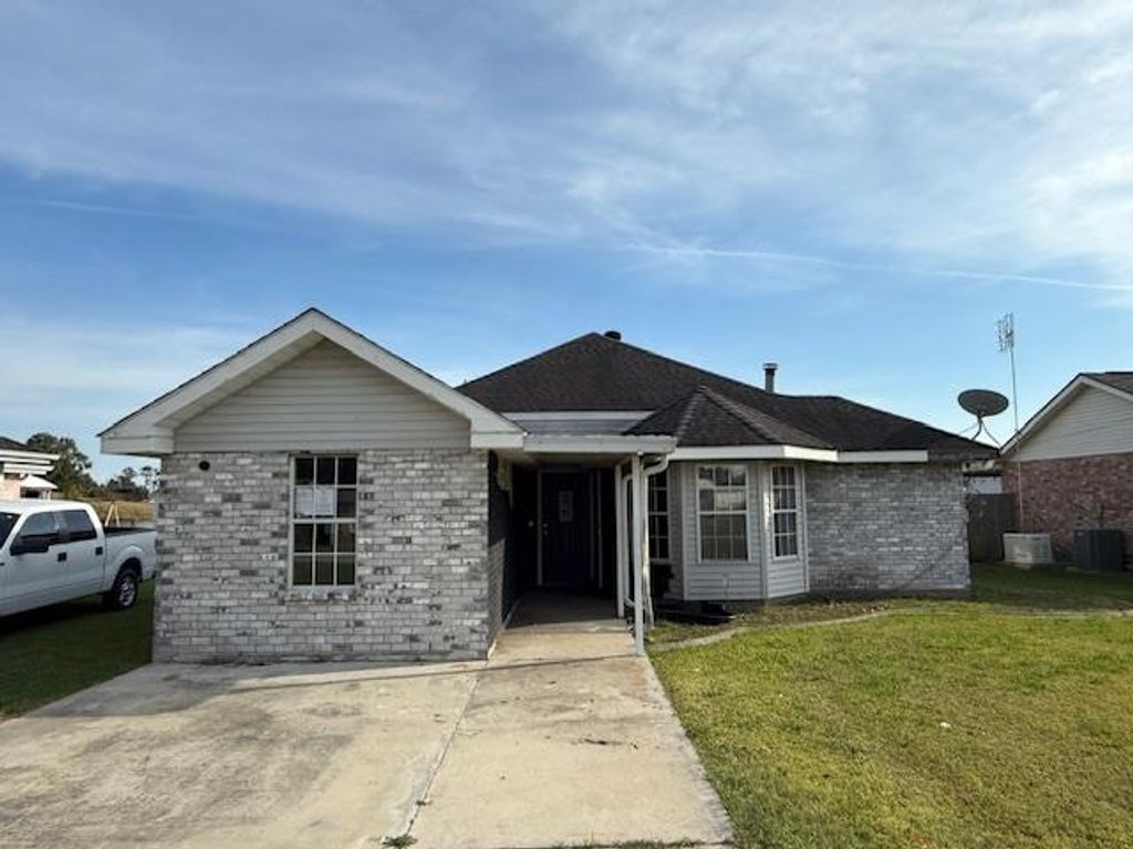 123 Wayne Ave, Houma, LA 70360