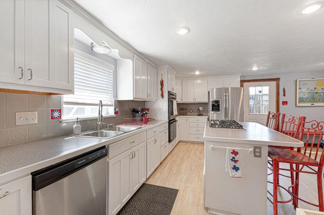 318 Clear Creek DR, Burnet, TX 78611