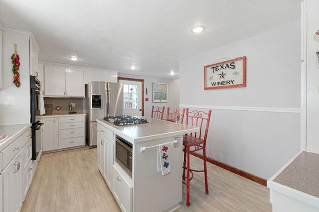 318 Clear Creek DR, Burnet, TX 78611