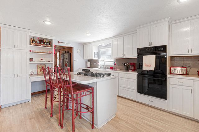 318 Clear Creek DR, Burnet, TX 78611