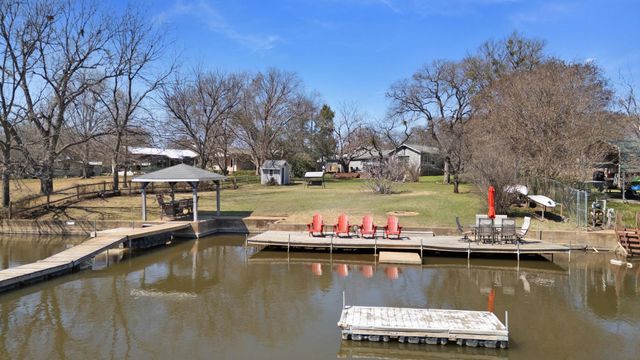 318 Clear Creek DR, Burnet, TX 78611