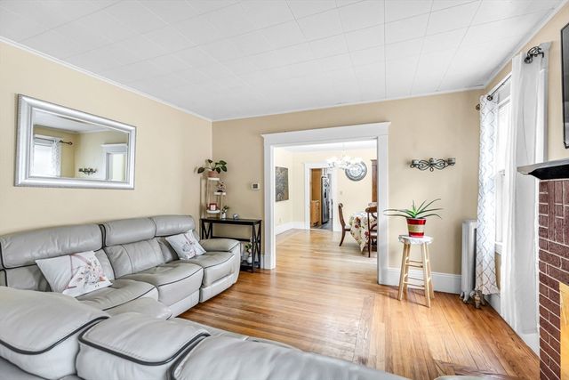 79 Marsden St, Springfield, MA 01109