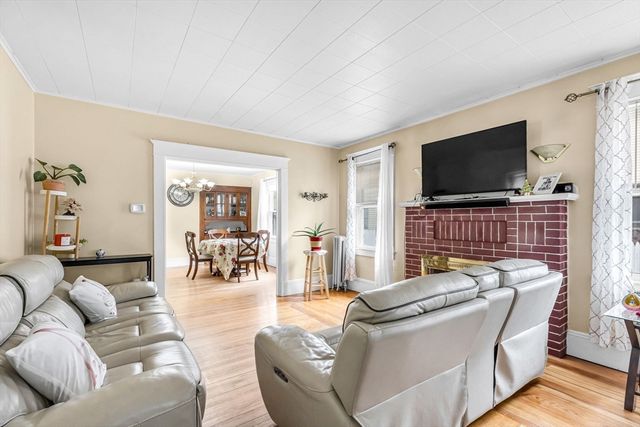 79 Marsden St, Springfield, MA 01109