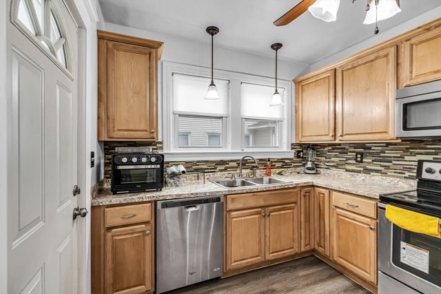 79 Marsden St, Springfield, MA 01109