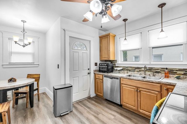 79 Marsden St, Springfield, MA 01109